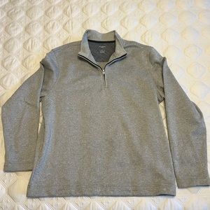 Van Heusen Flex 1/4 zip pullover fleece/ sweater. Size Large. Gray.